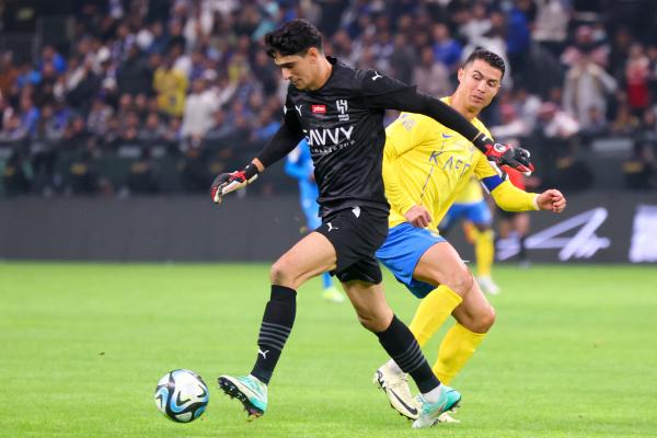 مدرب الهلال يكرر تصرفه مع الحارس بونو