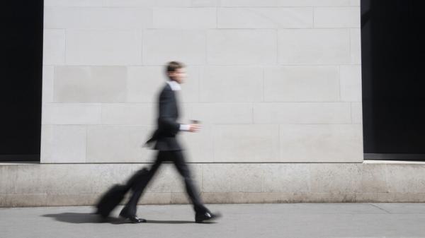 متغيران في عملية المشي قد يشيران إلى أن الكبد "يعاني'