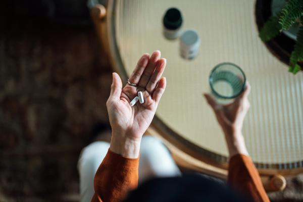 كيف تؤثر مكملات الكالسيوم وفيتامين د على وفيات النساء من أمراض القلب والسرطان؟