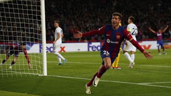 برشلونة يهزم نابولي ويبلغ ربع نهائي دوري الأبطال
