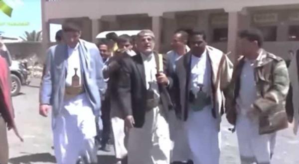 شقيق زعيم الإرهاب الحوثي يزرع قنابل طائفية في عقول طلاب المدارس