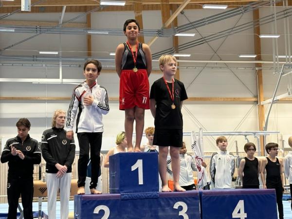 طفل يمني يفوز بالمركز الأول في بطولة " بوكسنينج " بالسويد