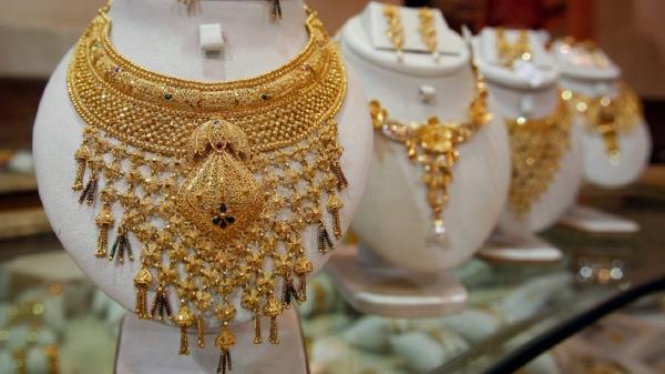 تراجع أسعار الذهب مع ارتفاع الدولار وترقب مزيد من البيانات الأمريكية