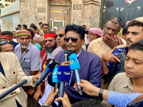 مديرعام المكلا يؤكد اهتمام السلطة المحلية بكافة مطالب الصيادين والعمل عليها