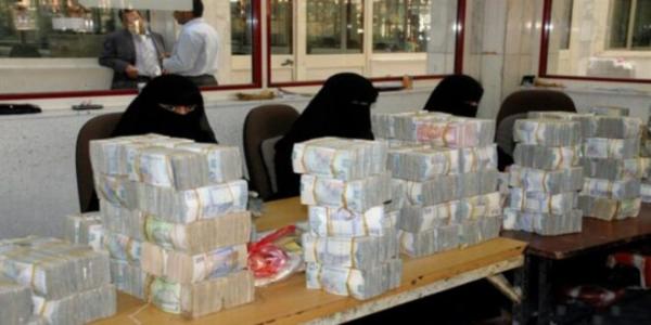 أزمة مرتبات تجتاح اليمن تفاقم حالة العوز في المجتمع