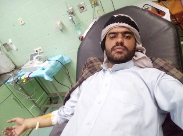 تدهورت حالته الصحية والنفسية  العزعزي يشكو إدارة "اليمنية" ويطالب بحقوقه المسلوبة والتعويض