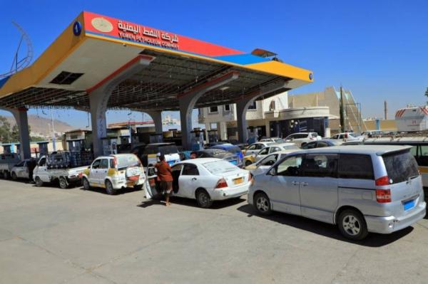 حكومة معين عبدالملك تفرض جرعة جديدة في أسعار البنزين