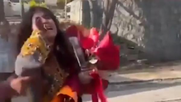 بعد 4 سنوات سجن..ناشطة إيرانية تخرج هاتفة "خامنئي ظالم"