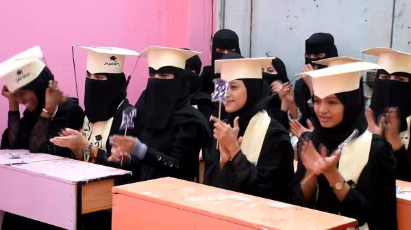 مدارس آزال الأهلية الحديثة تكرم طلابها الأوائل في كافة فروعها بعدن