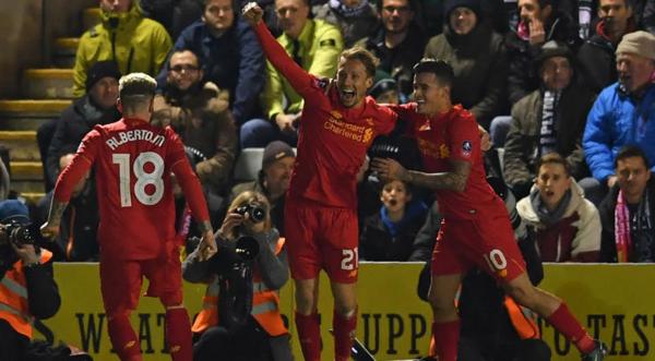 ليفا لاعب وسط ليفربول السابق يعتزل في سن 36 بسبب مشكلة في القلب