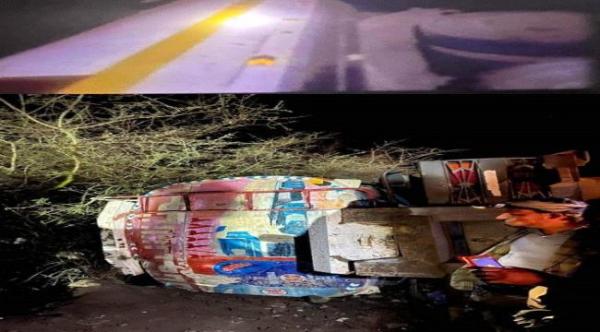 طقم حوثي يتسبب في انقلاب صهريج سمن بنقيل السياني