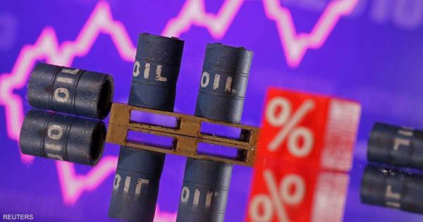 النفط يتراجع مع توقعات بزيادة الصادرات الروسية