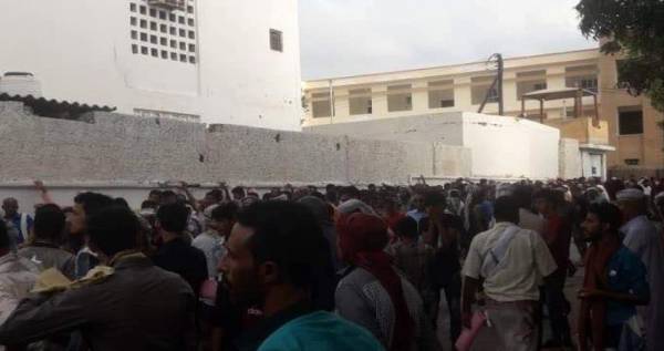 الأحوال المدنية والجوازات في العاصمة "المؤقتة" تُعلقان عملهما 