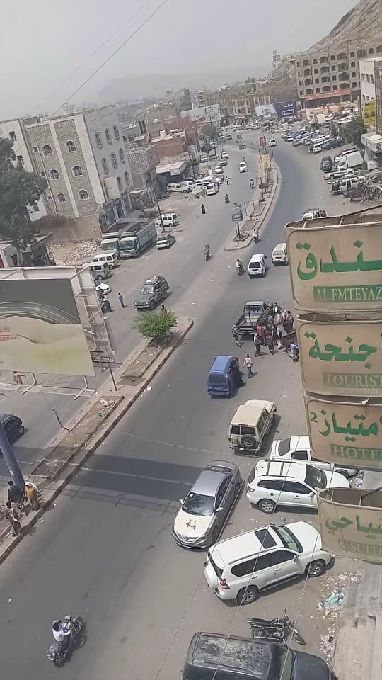 عصابة خونجية تتبلطج في مدينة تعز