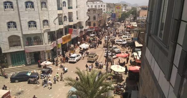 رمضان في تعز.. ارتفاع في الأسعار وسلع منتهية تغزو الأسواق بمديرية الشمايتين 