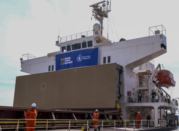 في طريقها إلى اليمن.. شحنة جديدة من القمح تغادر موانئ أوكرانيا
