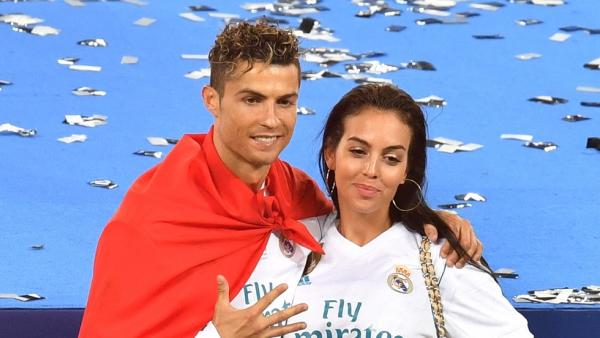 هل يعود كريستيانو رونالدو إلى ملعب "سانتياغو برنابيو" ويرتدي قميص ريال مدريد مرة أخرى؟