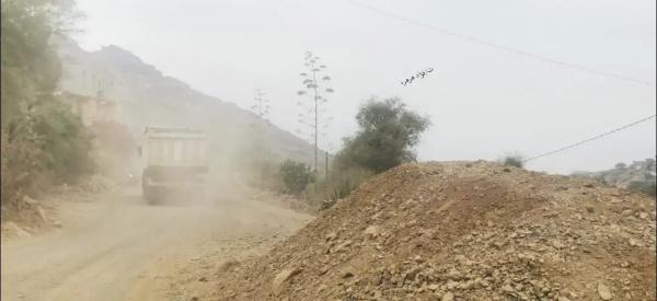 الفساد يطال مشروع إعادة تأهيل طريق الحصين ــ الشعيب بالضالع 