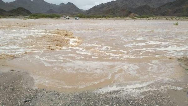 سيول أبين تقطع الطريق الدولي الرابط عدن ــ حضرموت