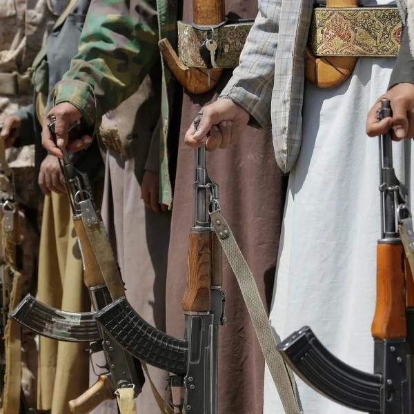 عصابة الحوثي حولت المباني الحكومية الى معتقلات في إب