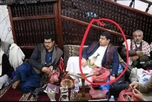 قيادي حوثي حول الجامع الكبير في ذمار إلى مجلس مقيل