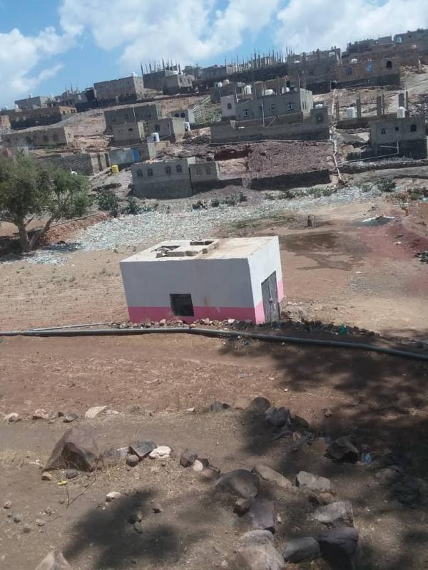 مجاري الصرف الصحي تختلط بمياه الآبار بمدينة التربة في تعز 