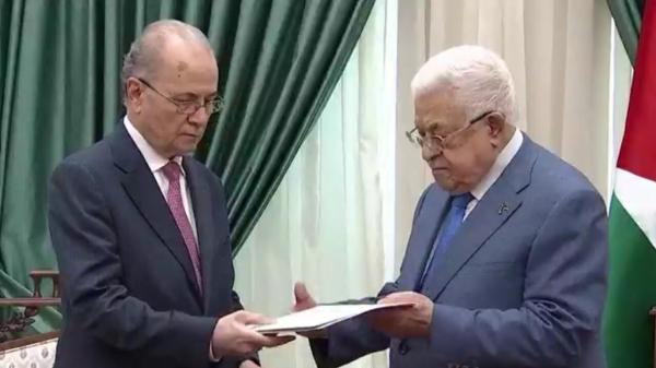 عباس يصادق على حكومة فلسطينية جديدة من 23 وزيرا برئاسة الاقتصادي محمد مصطفى