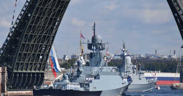 أسطول المحيط الهادئ الروسي يعلن دخول سفينتين إلى البحر الأحمر