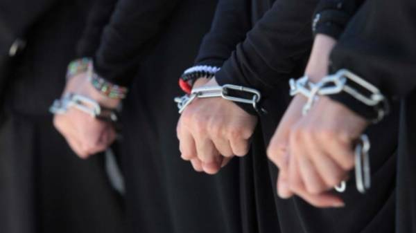 عشرات الفتيات بينهن صغيرات في معتقلات الحوثي السرية.. انتهاك جسدي وتعذيب وحشي وتلفيق الدعارة وإهمال صحي متعمد..! – (تفاصيل صادمة)