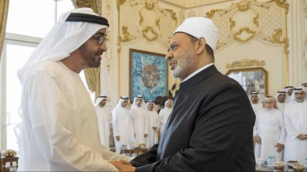 ولي عهد أبوظبي يثمن رسالة الأزهر حول جهود احتواء كورونا 