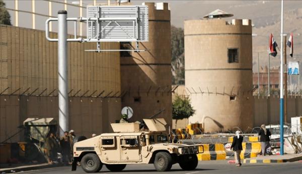 مليشيا الحوثي تشيد بسرية مجمعا تجاريا خلف اسوار دار الرئاسة بصنعاء