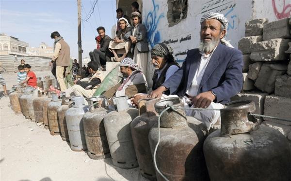 مليشيا الحوثي تتسول في صنعاء وتجبر السكان على التبرع مقابل الغاز 