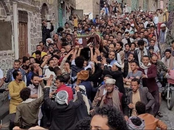 عصابة الحوثي تخطف شابا بسبب وضع الكحل على عينيه