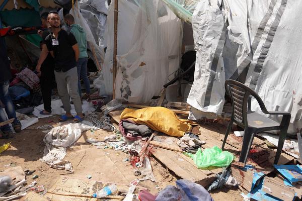 4 قتلى  في قصف إسرائيلي لخيام نازحين في مستشفى شهداء الأقصى