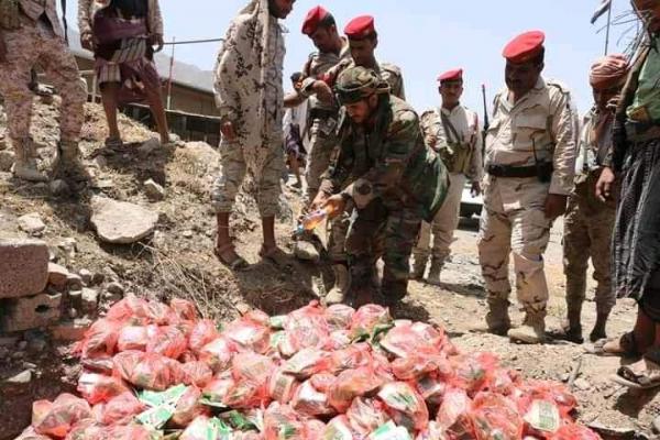 الشرطة العسكرية بتعز تتلف مواد مخدرة