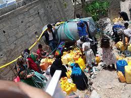 مسلحو الإخوان ينهبون إيرادات آبار مؤسسة المياه بتعز