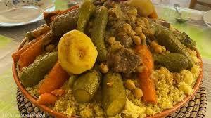 قفطان و"عمارية" وكسكسي وبخور.. عادات مغربية في 27 رمضان