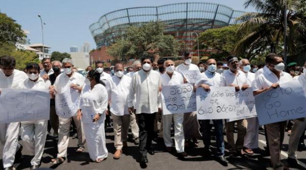 منع مظاهرة للمعارضة في سريلانكا وتعطيل وسائل التواصل الاجتماعي