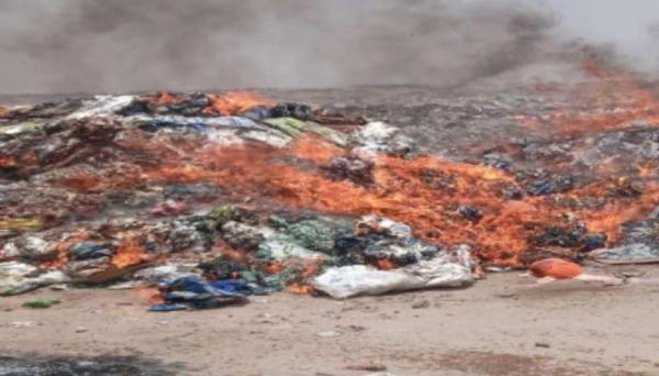 إتلاف مواد غدائية منتهية دخلت حيس من مناطق الحوثي