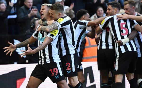 نيوكاسل يثأر من يونايتد بثنائية نظيفة في الدوري الإنجليزي