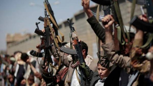 لمواجهة هزيمتها المرتقبة.. مليشيات الحوثي تلجأ للتحالف مع تنظيم "داعش" 