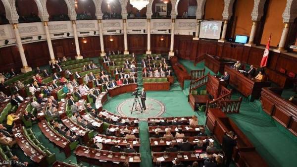 برلمان تونس يفوض صلاحياته للحكومة لمواجهة كورونا