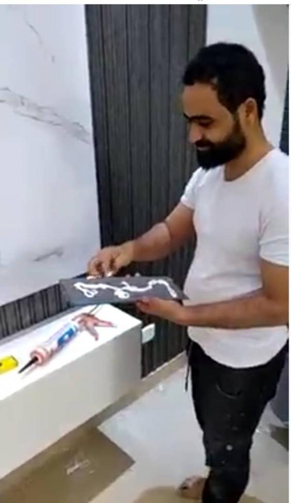 قوات الإصلاح تهمش قائدا ميدانيا وتجبره على العمل في مجال البناء 