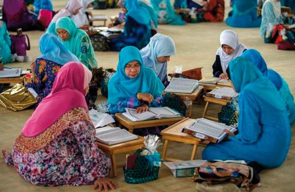 الصيام فى الضفة الأخرى.. ماليزيا تستقبل رمضان بالبيانات التلفزيونية وقرع «الدوف»