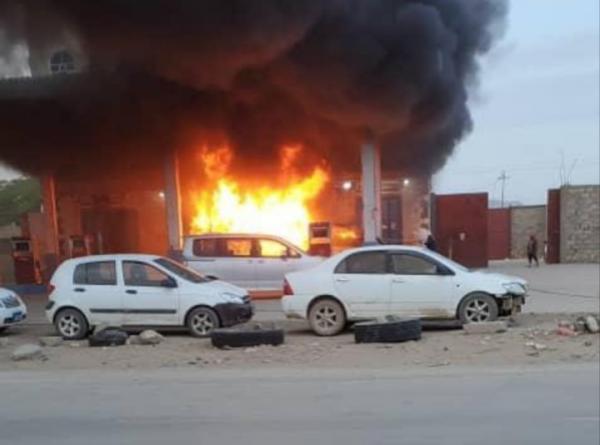 حريق يلتهم محطة وقود في مأرب