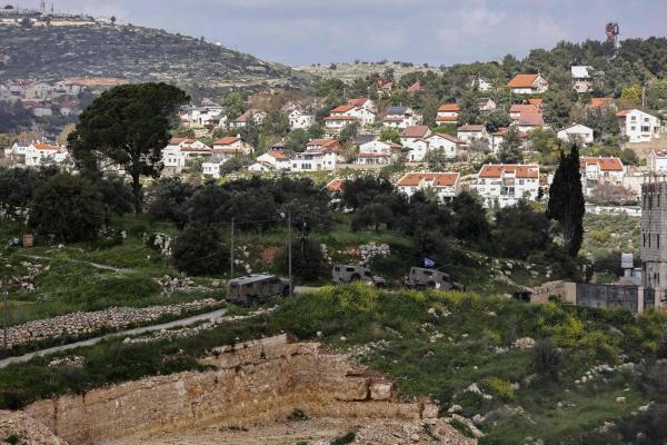 اعتقال خلية تنتمي لتنظيم "داعش" كانت تخطط لشن هجمات على مقار الأمن الفلسطيني في الضفة الغربية.