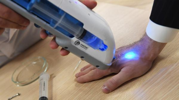 العلماء الروس يختبرون تقنيات جديدة تساعد على وقف النزيف ومعالجة الجروح