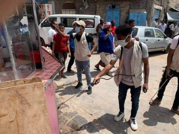تحت شعار"أنا متطوع أنا مستعد".. تدشين حملات رش وتعقيم بالعاصمة عدن