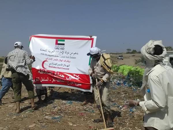 مدير مديرية موزع يدشن حملة نظافة واسعة