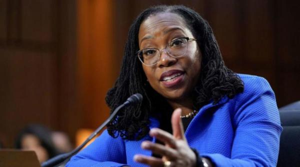  أول أميركية من أصول أفريقية تعبر «الشيوخ» إلى المحكمة العليا